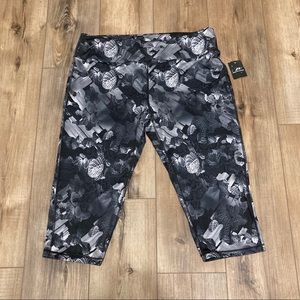 Pro Player cropped camo leggings.